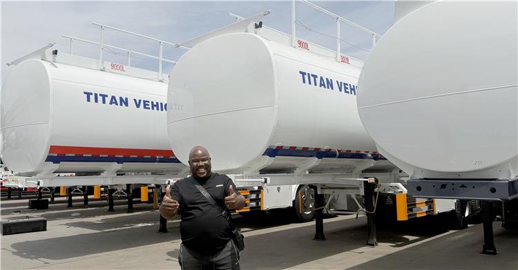 Se vende camión cisterna de 45.000 litros en Zimbabue.