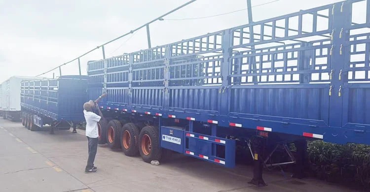Semirremolque de carga de 4 ejes con valla en venta en Tanzania
