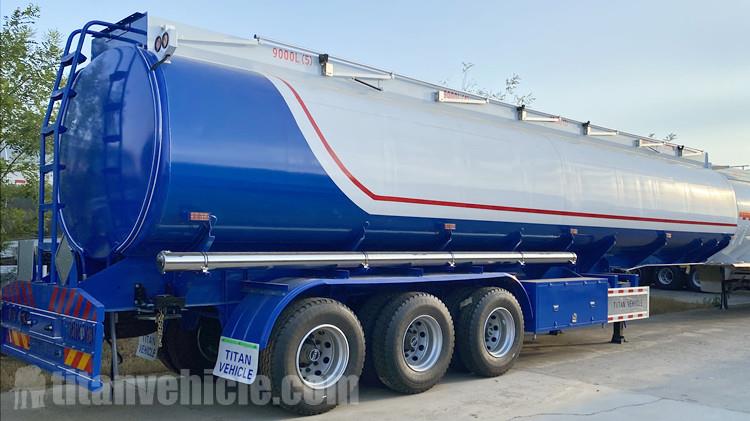 Clientes de Mali visitan la fábrica de TITAN para comprar camiones cisterna de combustible.