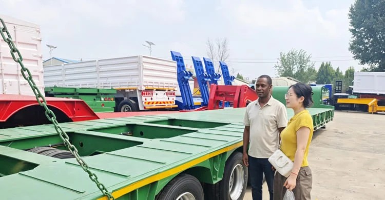 Semirremolque de plataforma baja de 100 toneladas en venta en Sierra Leona.