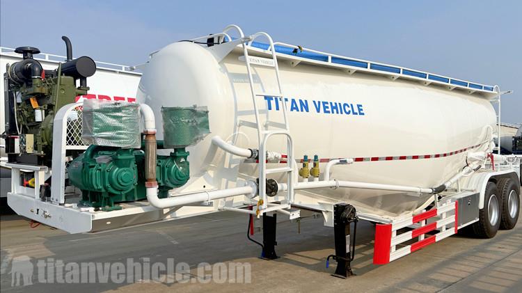 Cliente dominicano visita TITAN para comprar un camión cisterna de cemento de 2 ejes y 25 m³.