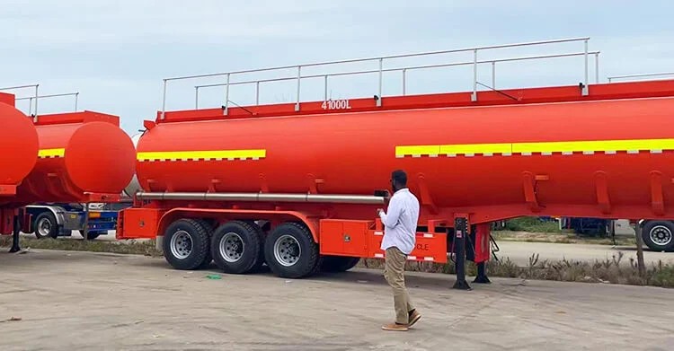 Se vende camión cisterna de combustible de 41.000 litros en Mali.