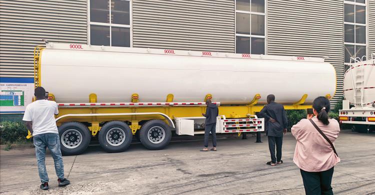 Remolque cisterna de combustible TITAN de tres ejes en venta en Mali