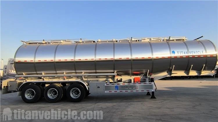 Remolque cisterna de acero inoxidable de tres ejes a la venta en los Emiratos &Aacute;rabes Unidos