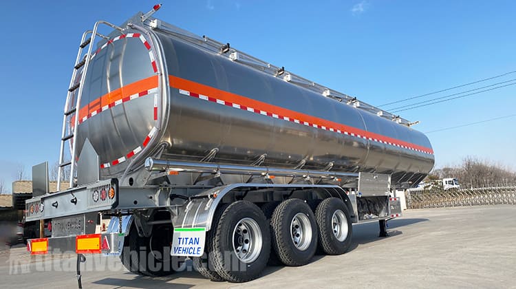 Semirremolque cisterna de aluminio de tres ejes en venta en Costa Rica