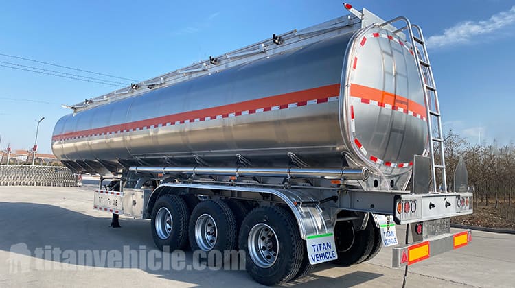 Semirremolque cisterna de aluminio de tres ejes en venta en Costa Rica