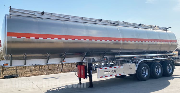 Semirremolque cisterna de aluminio de tres ejes en venta en Costa Rica