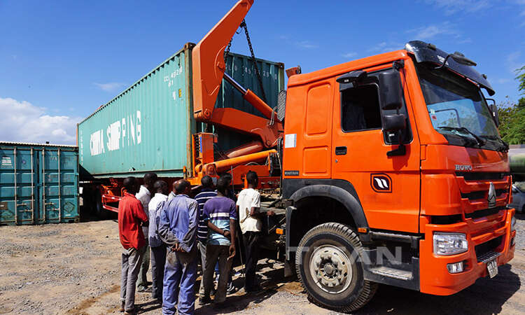 Cargador lateral para contenedores de 37 toneladas.