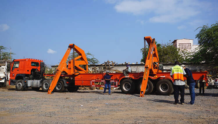 Cargador lateral para contenedores de 37 toneladas.