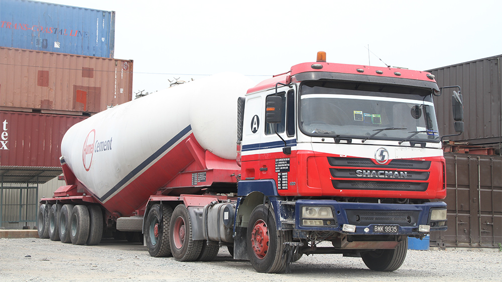 Camión tractor SHACMAN F3000 a la venta en Jamaica