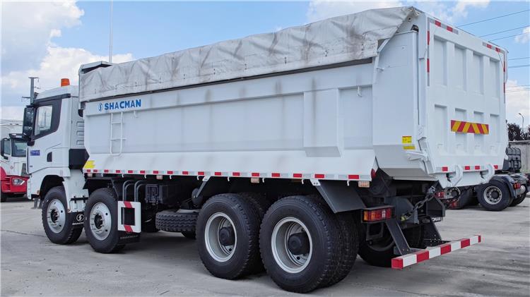 Camión volquete SHACMAN X3000 8x4 en venta en Guayana