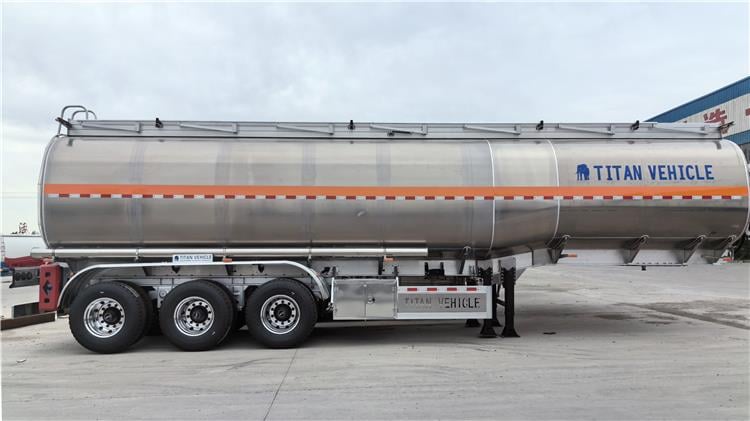 Remolque cisterna de aluminio de 42000 litros a la venta en Costa Rica
