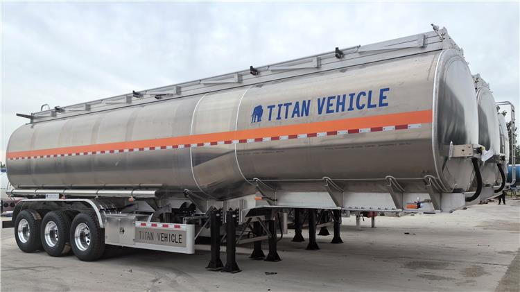 Remolque cisterna de aluminio de 42000 litros a la venta en Costa Rica