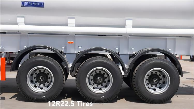 Semirremolque cisterna de combustible de tres ejes y 45000 L a la venta en Zambia