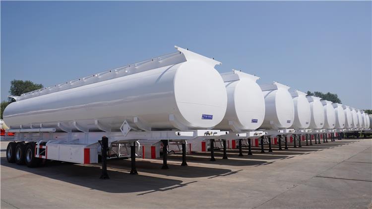 Semirremolque cisterna de combustible de tres ejes y 45000 L a la venta en Zambia