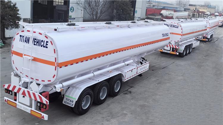 Remolque cisterna de petróleo crudo de 45000 litros a la venta en Malí
