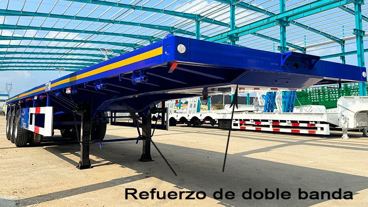 Camiones de tres ejes con remolques de plataforma