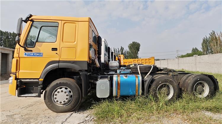 Camión tractor Howo usado