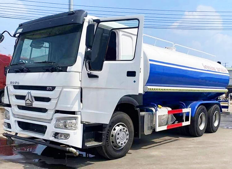 Camión rociador de agua Howo usado en venta