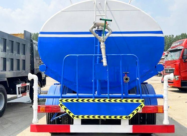 Camión rociador de agua Howo usado en venta