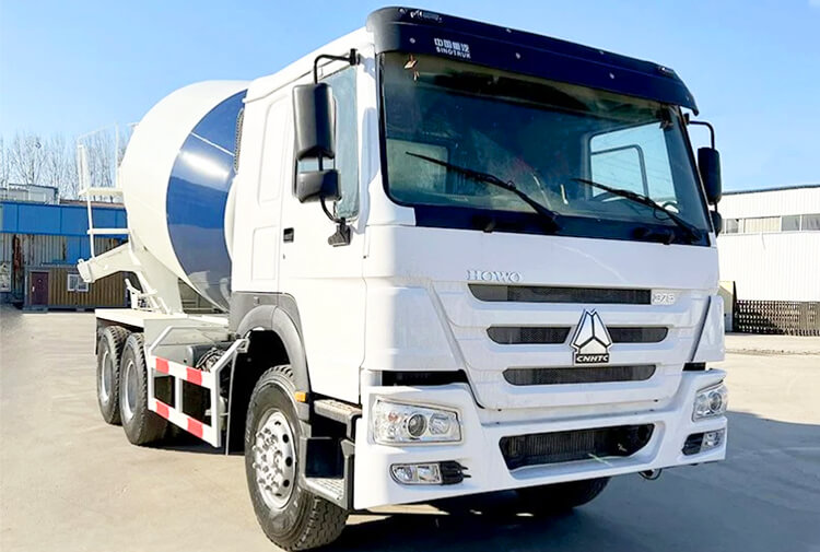 Camión mezclador Sinotruk Howo Transit de 6x4 y 10 m3 usado