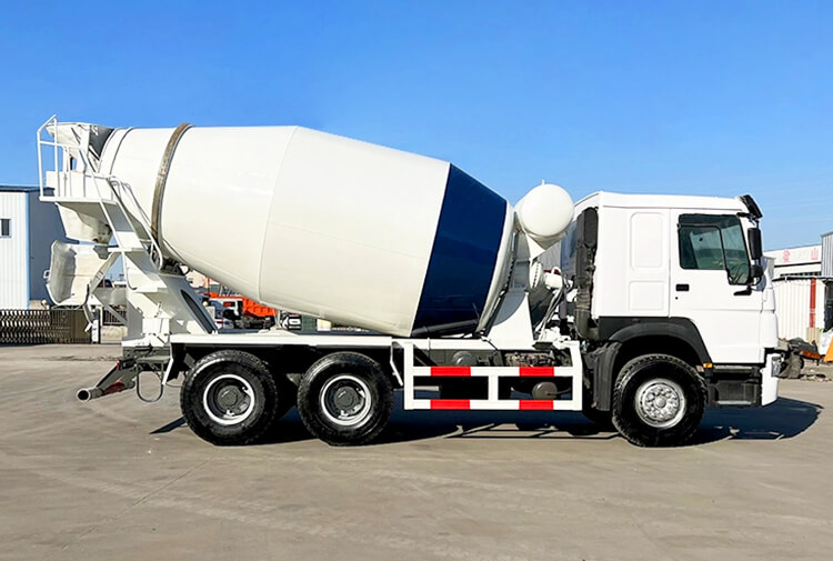 Camión mezclador Sinotruk Howo Transit de 6x4 y 10 m3 usado