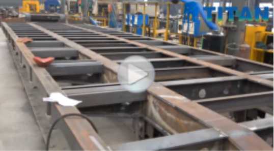 REMOLQUE DE PLATAFORMA BAJA EN PRODUCCIÓN